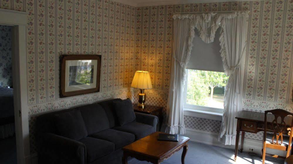 White Inn Fredonia Экстерьер фото